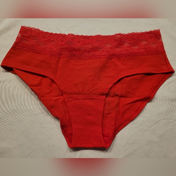 Victoria's Secret Medium Underwear NWT - Picture 3 of 3